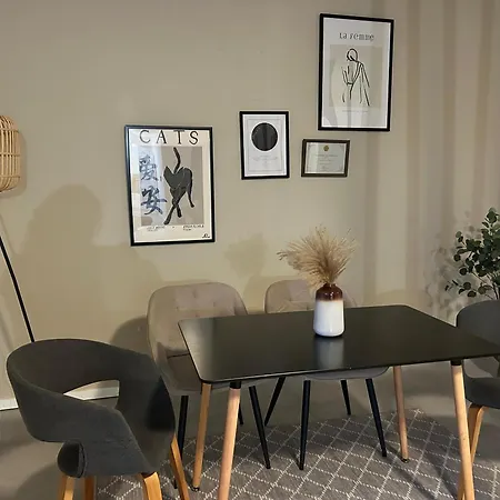 Stylische Mit Garten Im Zentrum